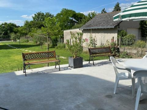 Gite Au Bord Du Cher "La Mesange Verte" Savonnieres Exterior photo